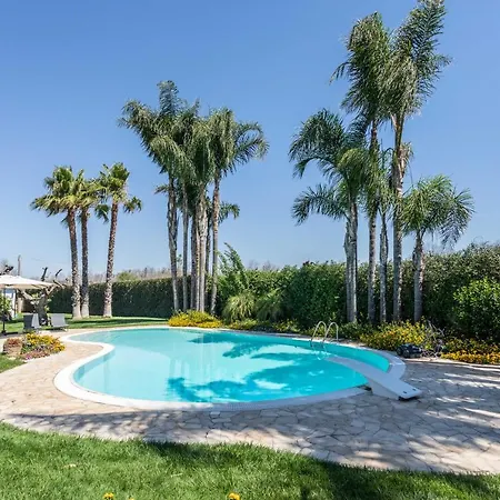 House In Con Piscina *